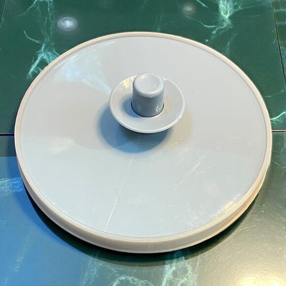 Tupperware Replacement Push Button Lid 801 for 2 Qt Pitcher 800 1575 1676 5.25"D - Picture 1 of 8